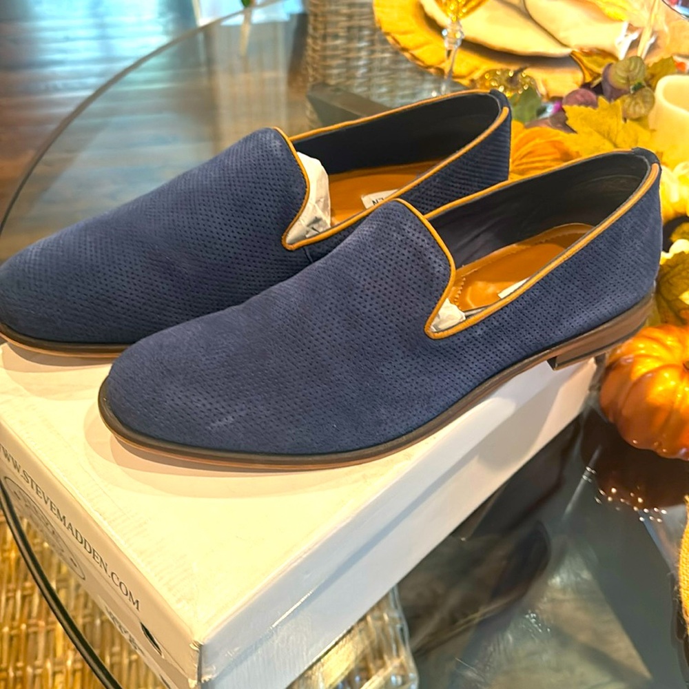 Steven Madden Navy Trimmed in Tannish brown Loafers/ Slip ons worn a few times.